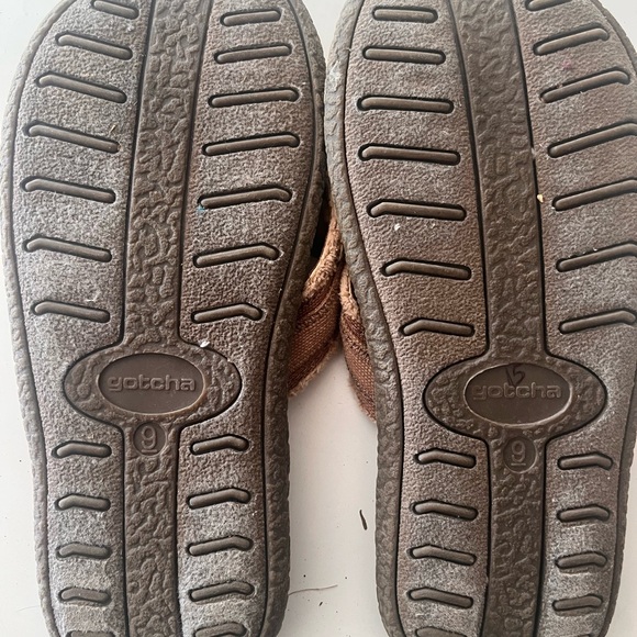 Used one pair of beach sandals, brown color 9 size - Picture 2 of 3